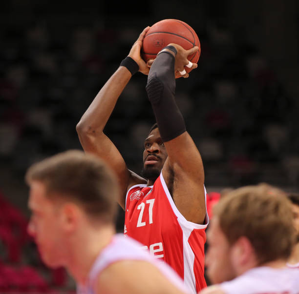 但相比湖人 但相比湖人